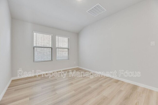 Building Photo - 203 Rocky Rd