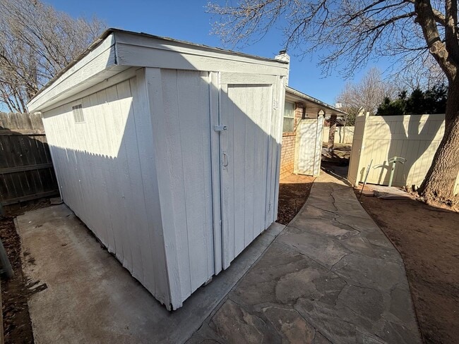 Building Photo - 4 Bed Brick Home! Zia School District! - Pets Welcome!!!