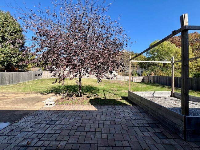 Building Photo - 1515 Mautenne Dr