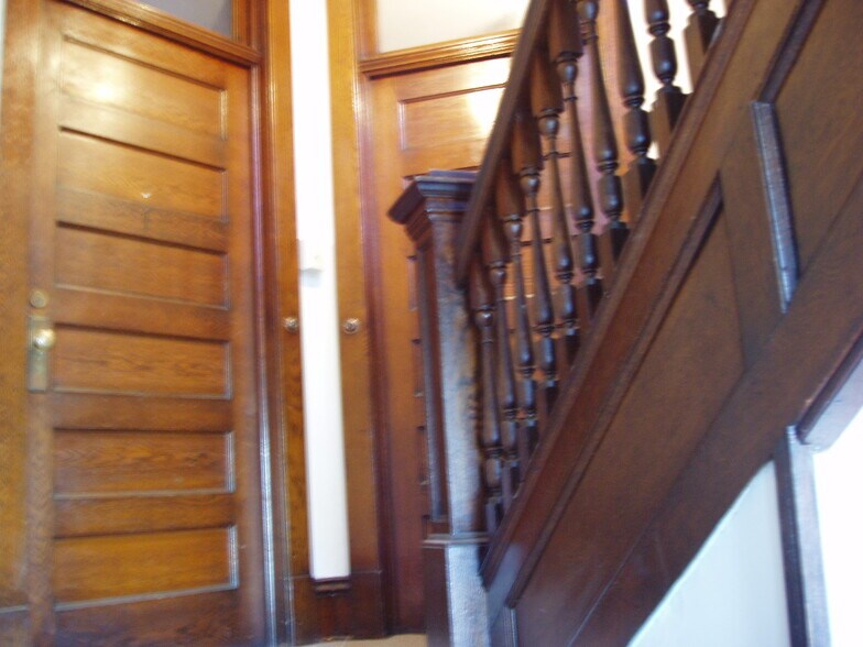 Main entry - 1032 Portland Ave