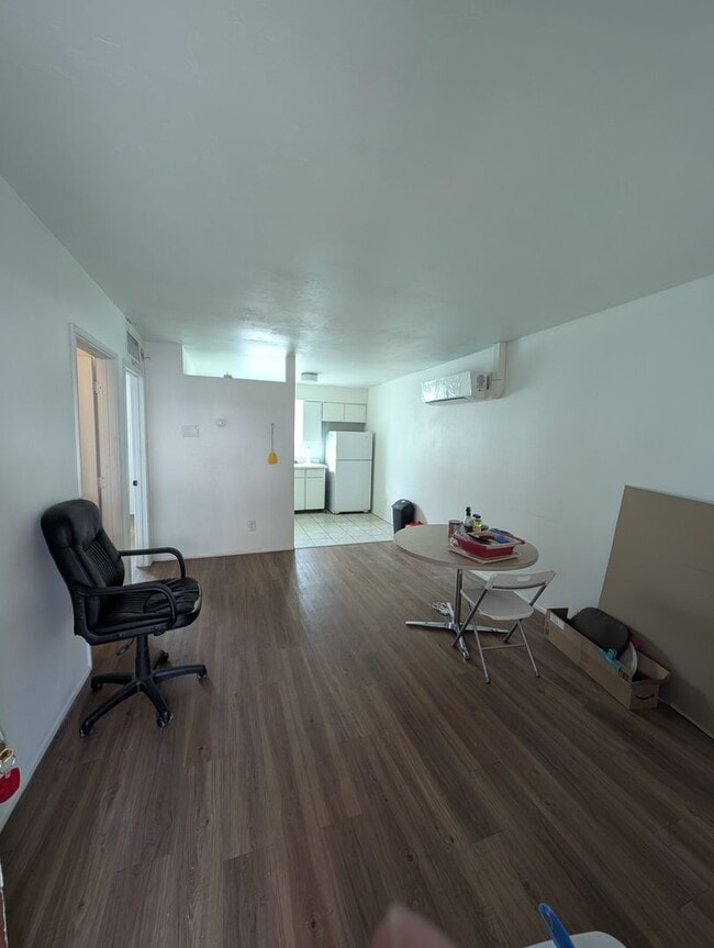 Building Photo - 4 Plex - Two Bedroom and 1 Bath Unit for Rent