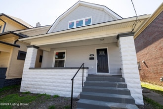 Building Photo - 426 E Oak St