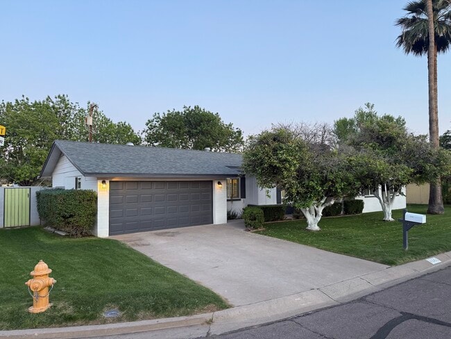 Building Photo - 8161 N 1st Dr