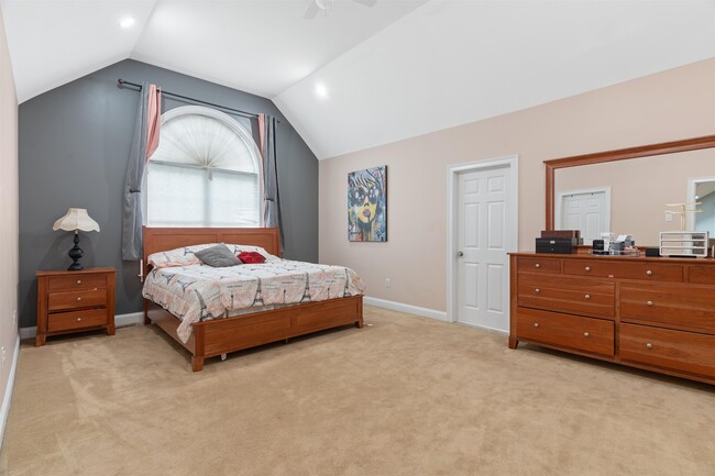 Building Photo - 6 Tanglewood Dr