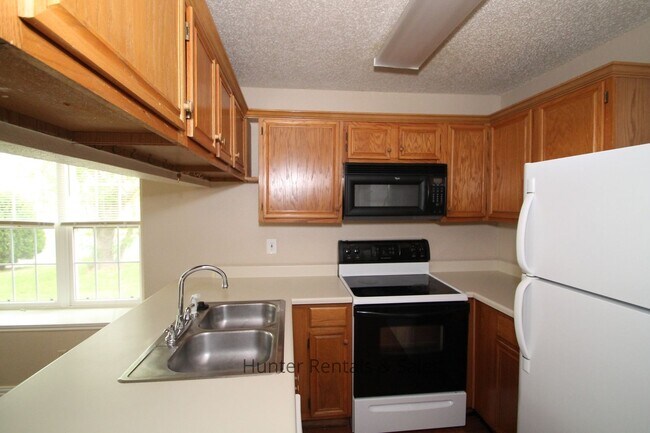 Building Photo - Two Story Willowsprings Home
