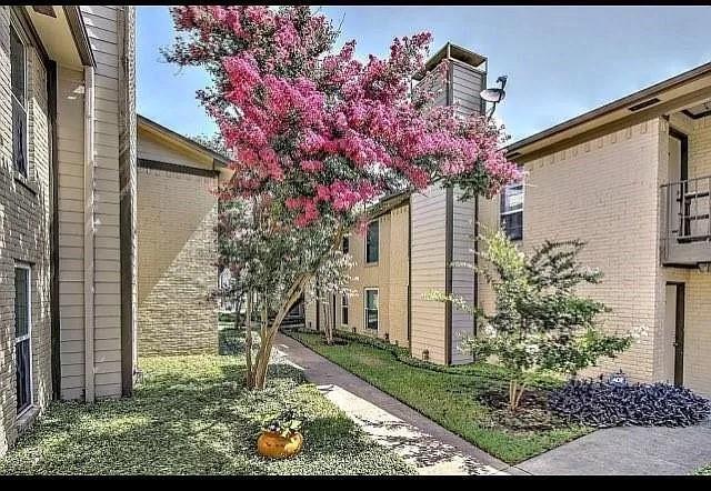 Primary Photo - 10650 Steppington Dr