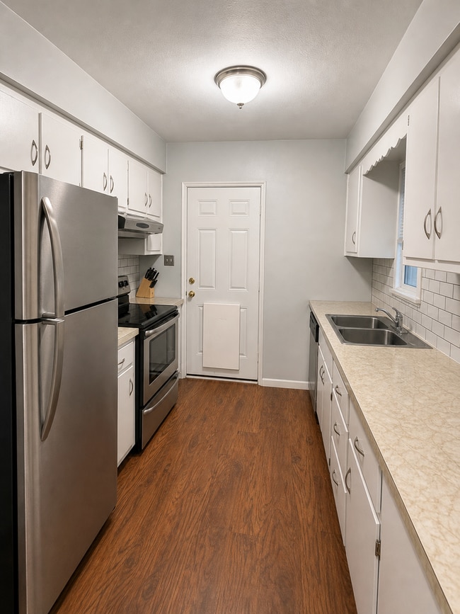 Building Photo - 3 bedroom 1.5 bathroom home for rent in Belleville