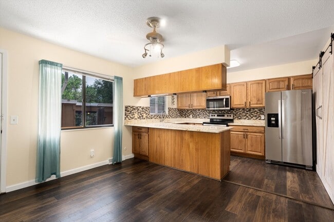 Building Photo - 2 bedroom 3 bath Updated townhome in Lakewood!