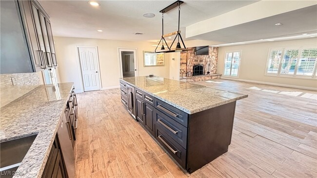 Building Photo - 1819 S Beverly Way