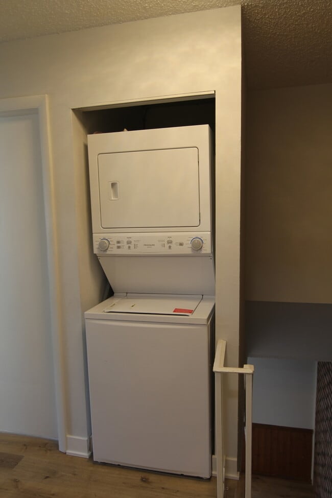 Building Photo - 184 Betty Ct