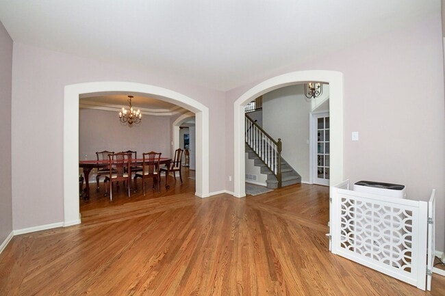 Building Photo - Spacious 2-Story with Mountain Views School District-20