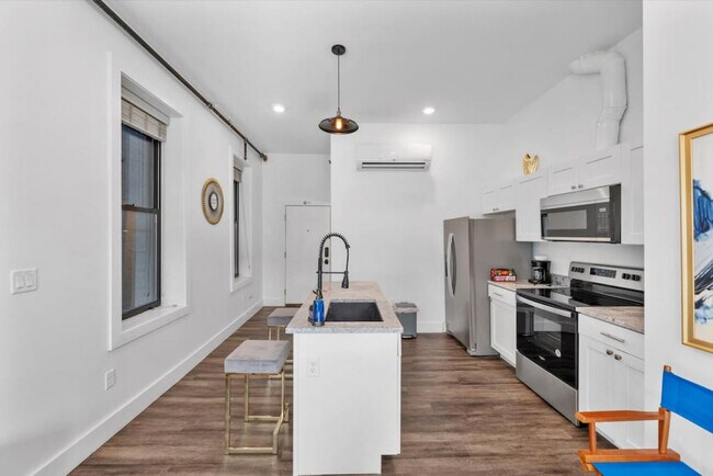 Building Photo - 18 W Elder St