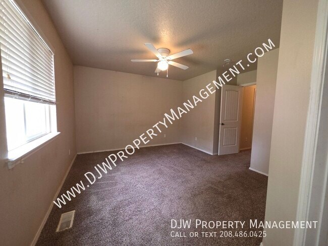 Building Photo - 1091N. Nichole Ave-