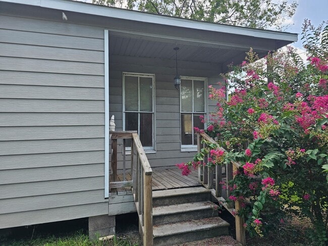 Primary Photo - Three Bedroom House For Lease