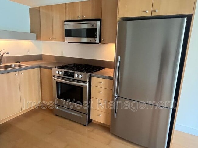 Building Photo - 1926 W Burnside St