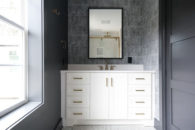 Building Photo - Custom Design Home in Greenville w/ Lawn Care included!