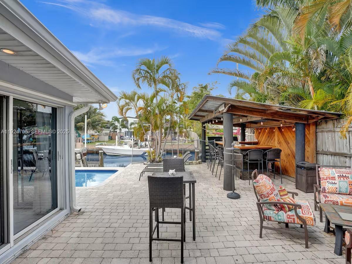 Building Photo - 2525 Gulfstream Ln