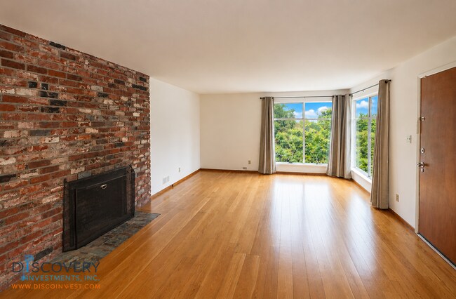 Building Photo - Contemporary North Berkeley 2 Bedroom Condominium