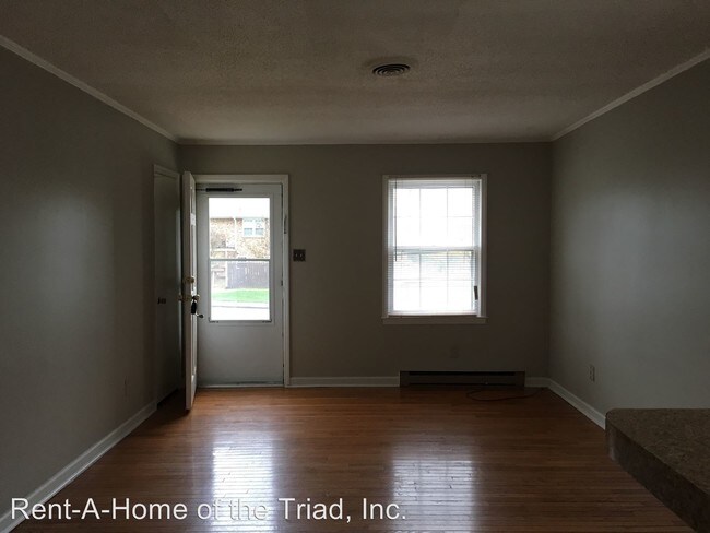 Building Photo - 3 br, 1 bath House - 1316 W. Meadowview