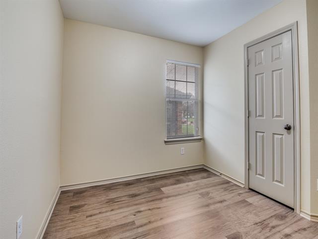 Building Photo - 1439 N Bluegrove Rd