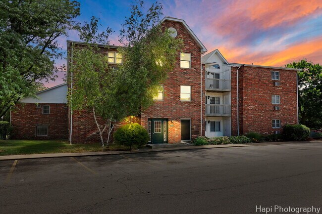 Primary Photo - 4301 W Shamrock Ln