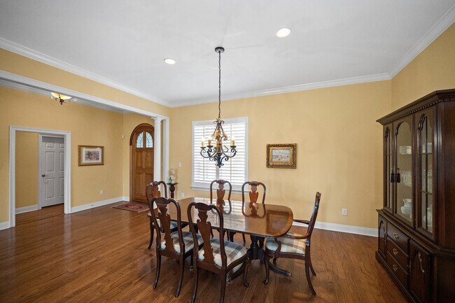 Building Photo - 632 Magnolia Cir