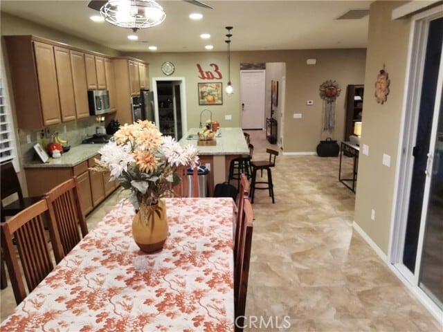 Building Photo - 28934 W Hills Dr