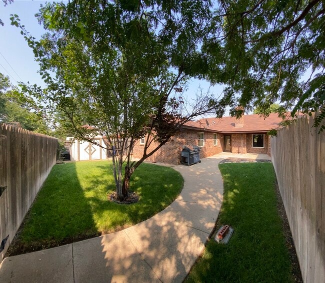 Building Photo - 4470 Ridgecrest Cir