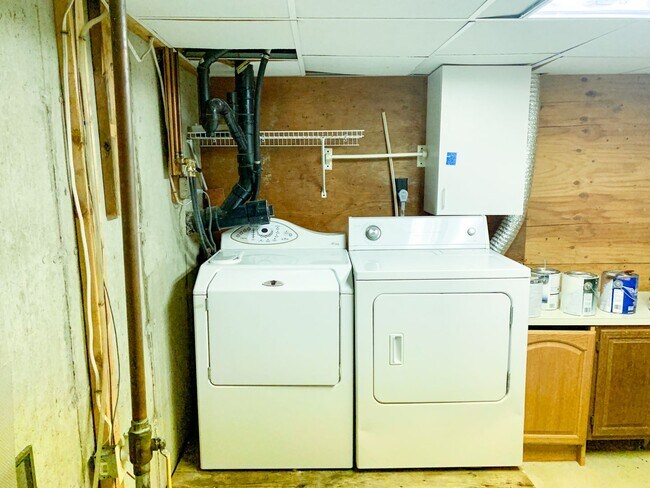 Building Photo - 3 Bedroom Condo Available for Aug. 1st