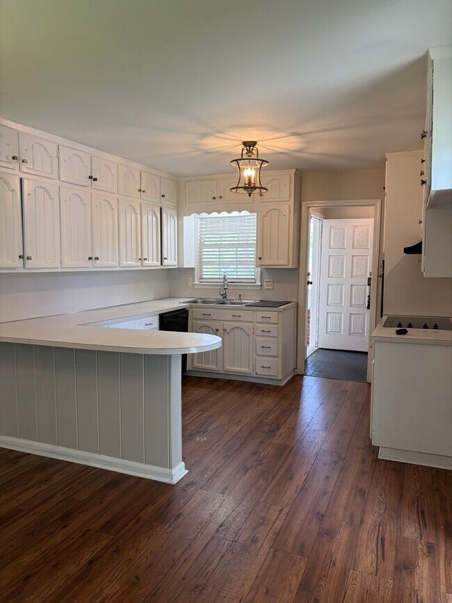 Building Photo - Move-In Ready 4BR/3BA Home with Spacious Layout & Large Yard