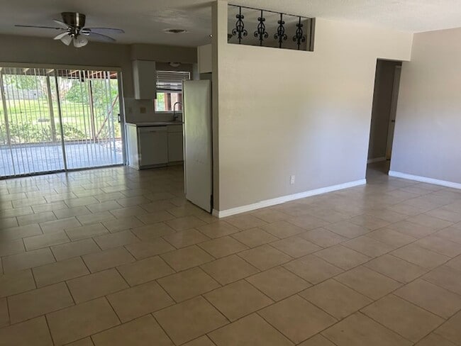 Building Photo - Beautifully landscaped 2/1/1 Jungle Prada ...