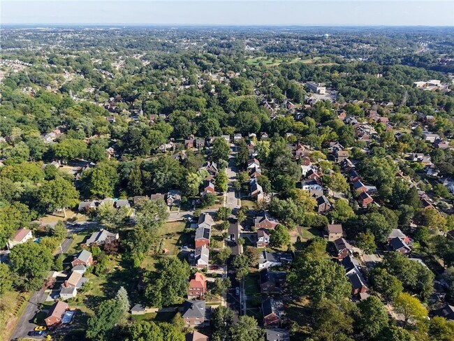 Building Photo - 261 Catalpa Pl