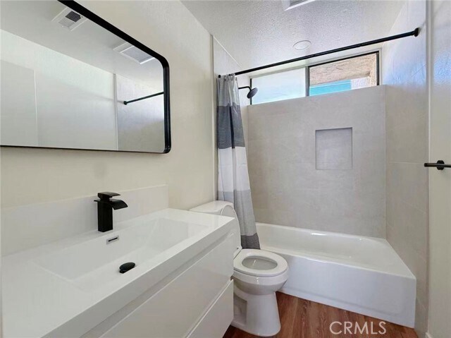 Building Photo - 239 Linwood Ave