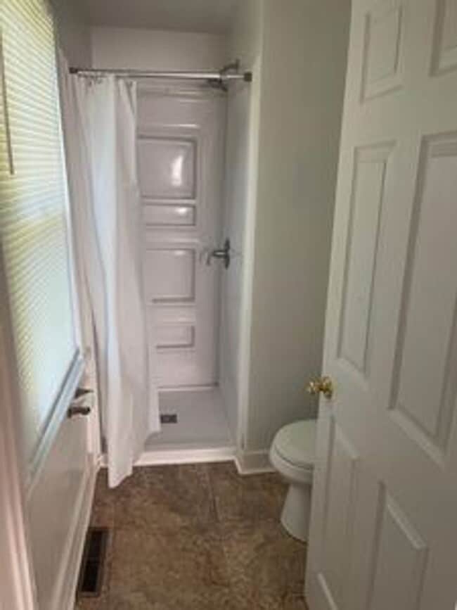 Building Photo - 4 bedroom 2 bath house in Henrico County! All appliances, laundry, central hvac, big yard