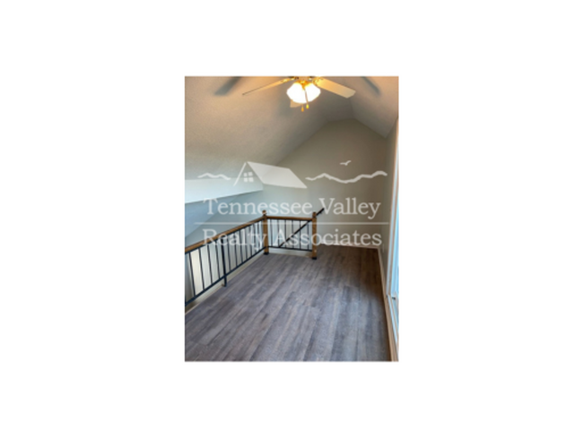 Building Photo - Charming one bedroom, one bathroom townhom...