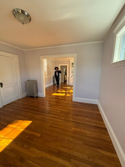 Living room looking in to dinning room - 27 Seven Pines Ave