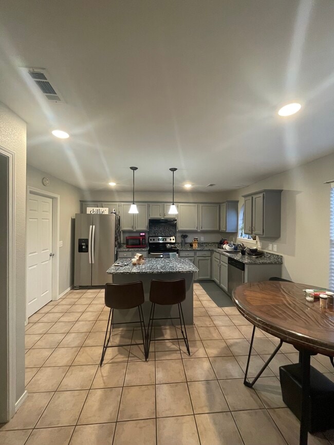 Building Photo - 479 Robin Hood Ct