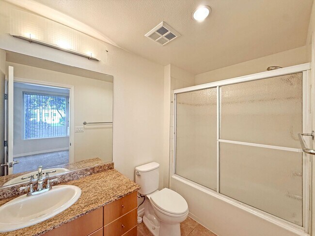 Building Photo - Modern 2BR/2.5BA with a Bonus Room Condo i...