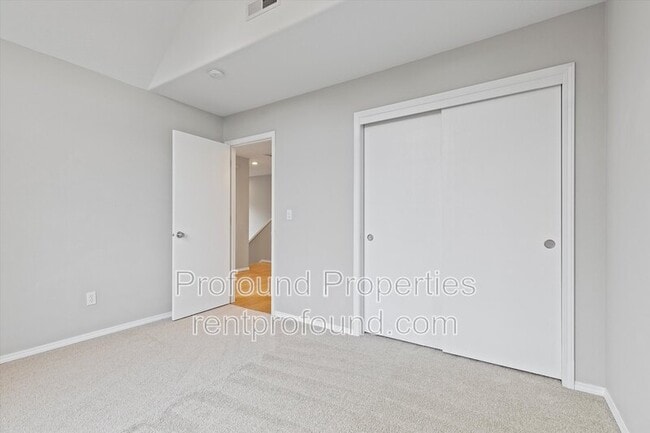 Building Photo - 7533 SW Applegate Dr