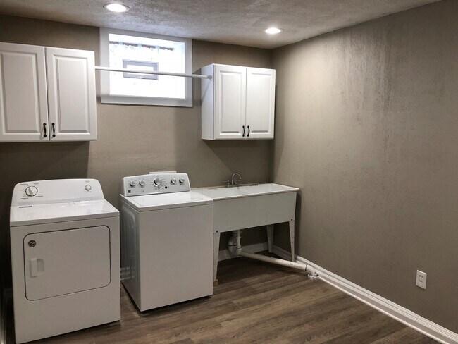 Building Photo - *******2-bed/1-bath COMPLETELY RENOVATED HOME FOR RENT in Bridgeville!*****