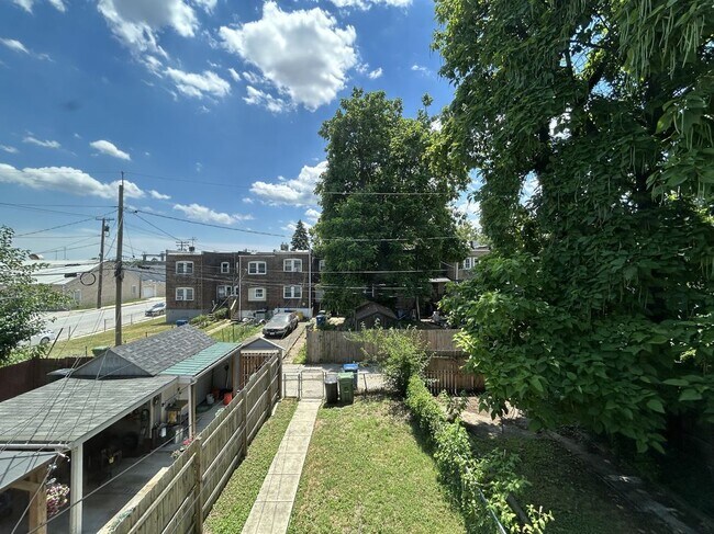 Building Photo - 1625 Spruce St
