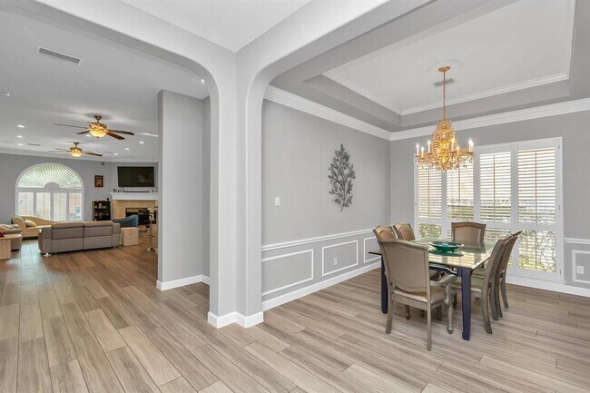 Building Photo - 1303 Raintree Cir