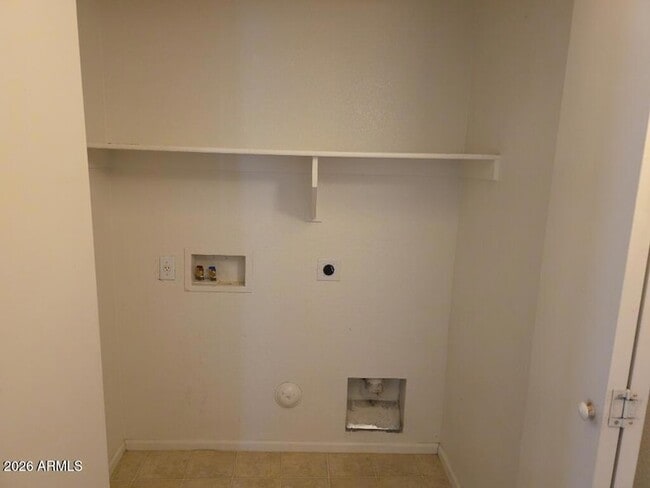 Building Photo - 16536 W Moreland St