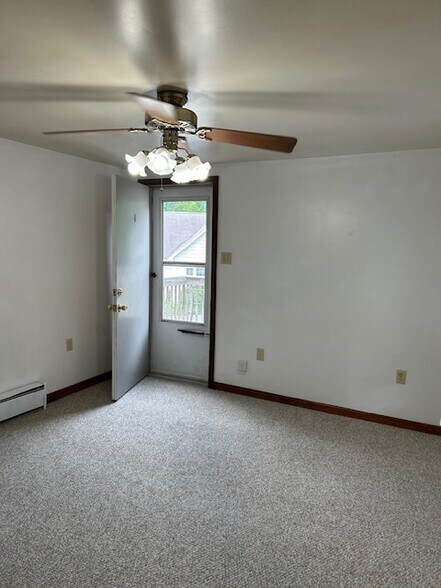 Building Photo - 400 Beaver St