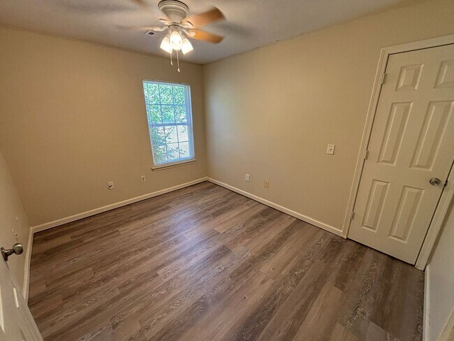 Building Photo - 3-Bedroom, 2-Bathroom Single Family Home i...