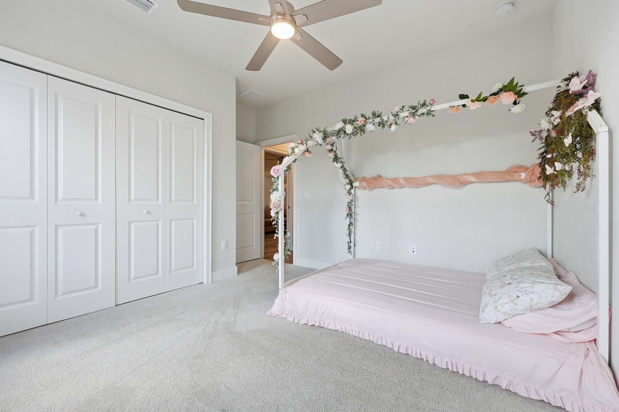 Building Photo - 534 SW 145th Dr