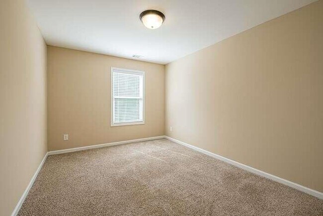 Building Photo - 9576 Rushmore Cir