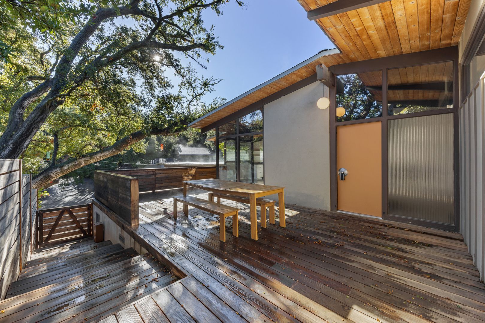 Building Photo - Updated Mid-Century Home in Picturesque Woodland Hills