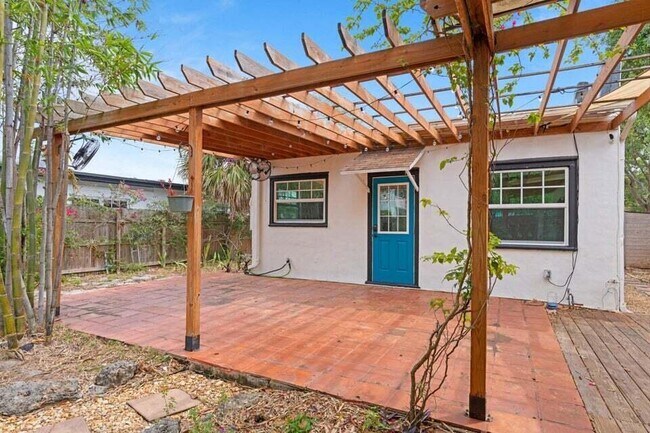 Building Photo - 221 N Ocean Breeze