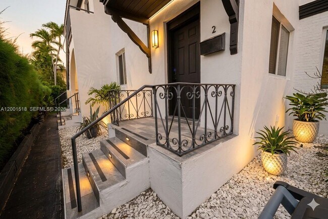 Building Photo - 817 W 39th St